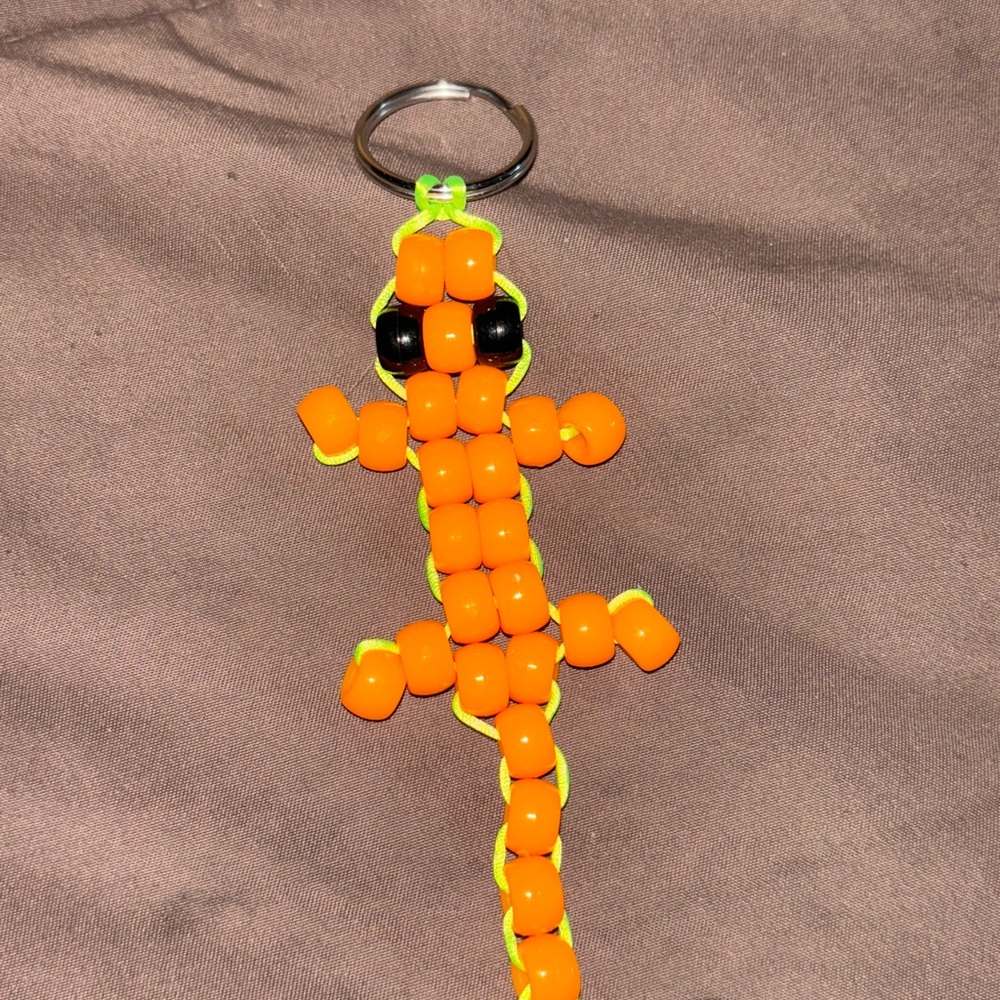 Mini orange lizard